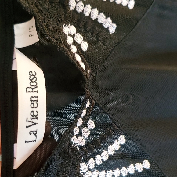 Black lace teddy - Picture 2 of 7